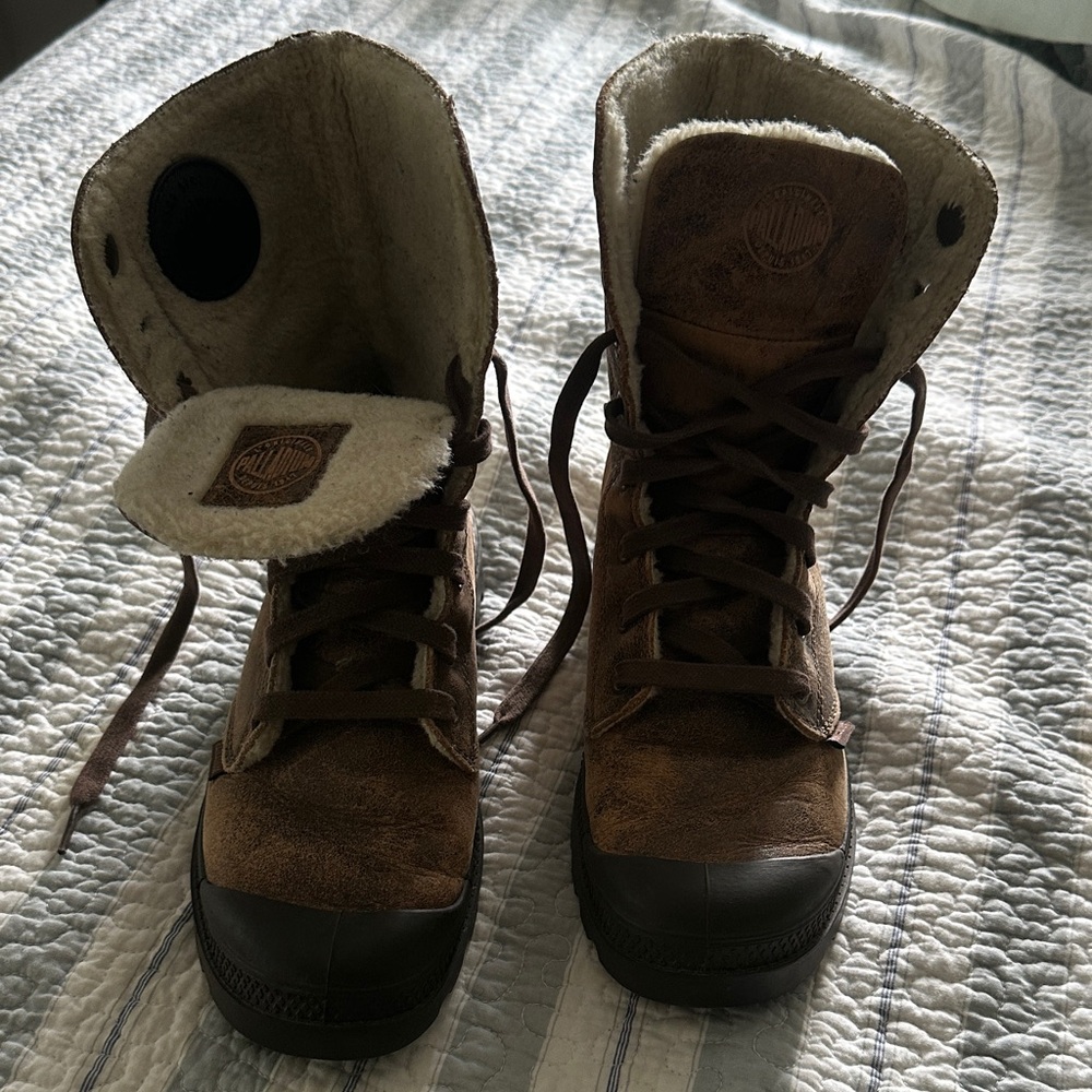 Palladium lined boots size 8
